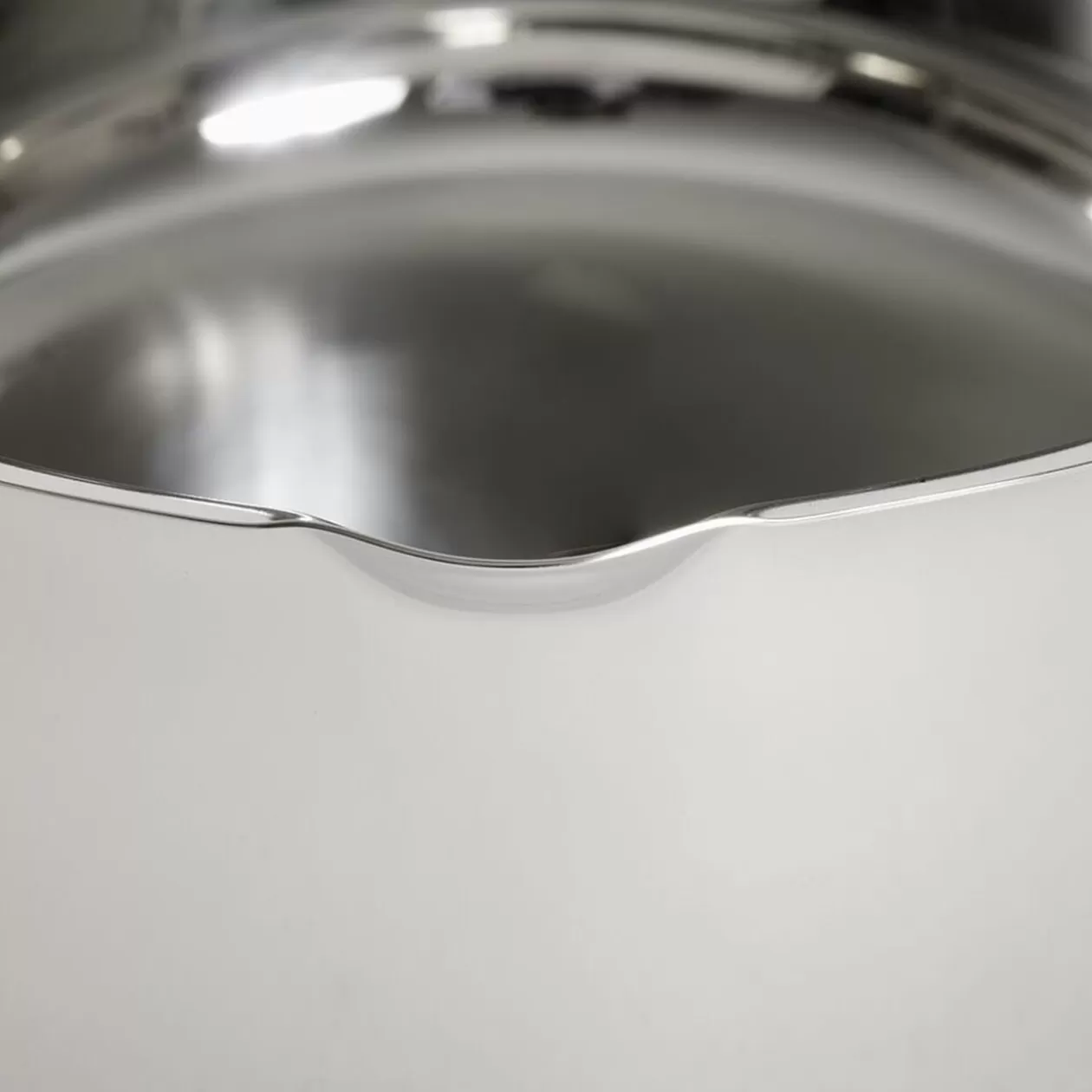 Gifi Casserole tous feux dont induction inox gris Ø18cm< Cuisson