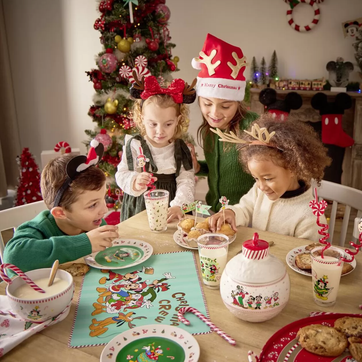 Gifi Pot en verre Disney Mickey Merry Kissmas avec couvercle Ø16xH20cm< Conservation Alimentaire