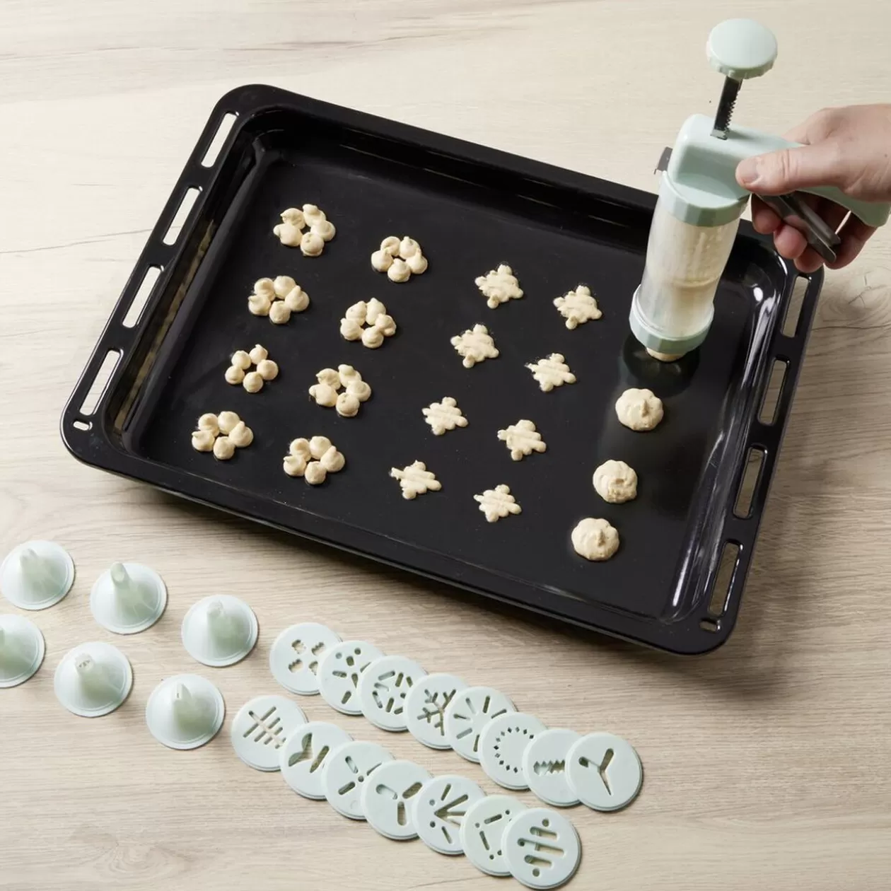 Gifi Presse à biscuits sucrés/salés 16 disques et 6 douilles< Préparation Culinaire