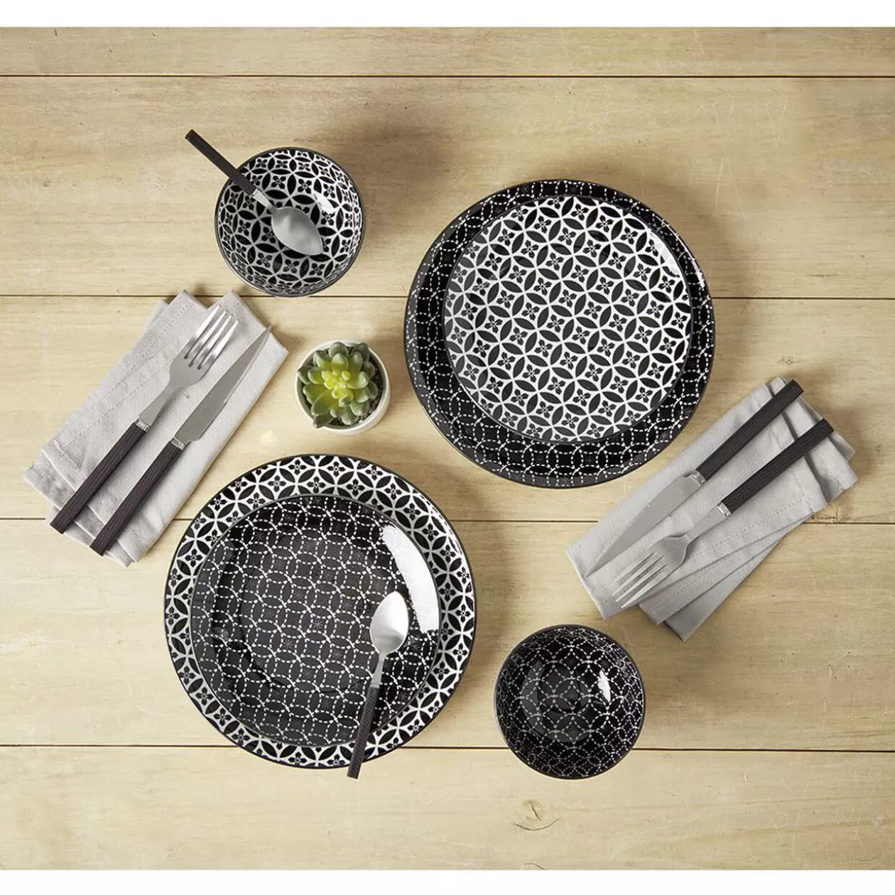 Service vaisselle en porcelaine 18 pièces motif graphique noir et blanc>Gifi Outlet