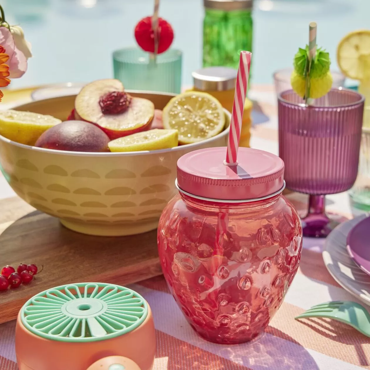 Gifi Verre à pied strié 300ml plastique Ø8xH12,5cm- 3 coloris< Vaisselle Et Accessoires De Table